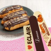 Maak je (ijs) eclair af met deze speciale eclair decoratie. Speel in op feestdagen of voeg je eigen logo toe! Bij Hadecoup beschikken we over diverse chocolade decoraties die perfect passen op jouw eclairs.