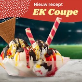 Scoor tijdens het EK met deze duivels lekkere ijscoupe! 🇧🇪 Voor dit heerlijke ijsdessert in de kleuren van de Belgische vlag komen supporters juichend naar je ijssalon. 

Download het recept nu op onze website (link in bio). 

Gemaakt met de producten van @bussy1967 en @leagel_gelato.